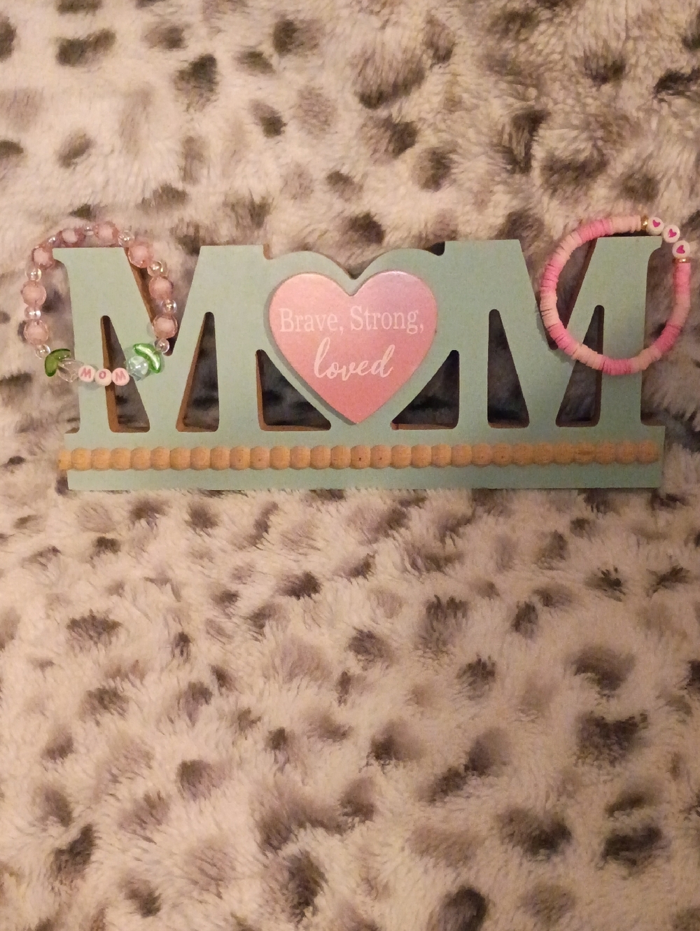 Mom Wooden Decorative Sign + 2 Beaded Bracelets Bundle 🩷 Tulip 🌷Heart ❤️ Pink